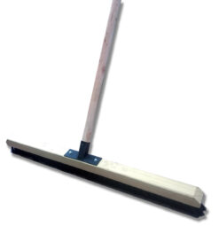 ESCOBILLÓN PASILLERO CERDAS POLIPROPILENO 80 CM. CON MANGO. PRECIO CON IVA INCLUIDO.